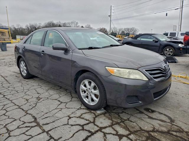 Toyota Camry Base Image 7