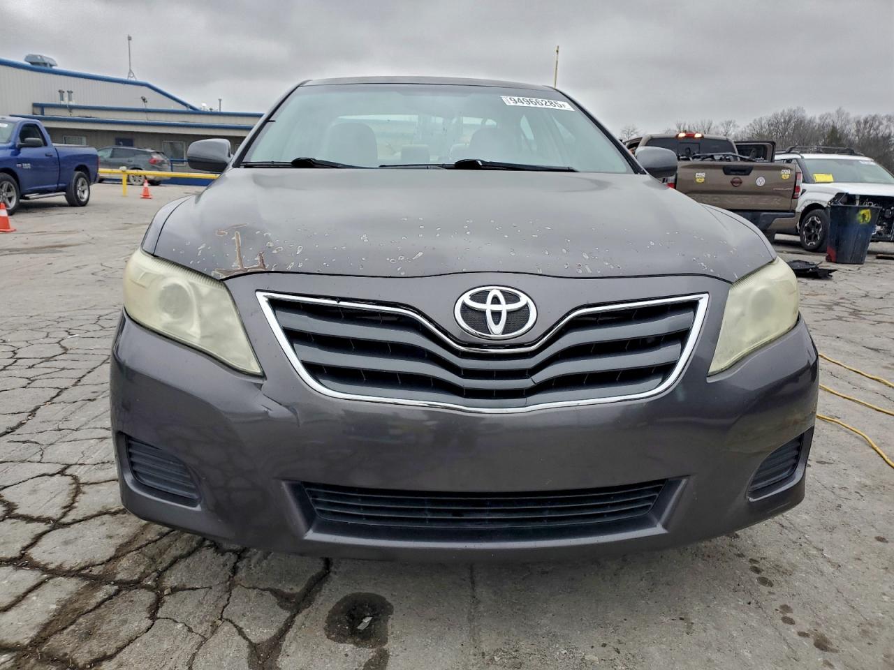 Toyota Camry Base Image 10
