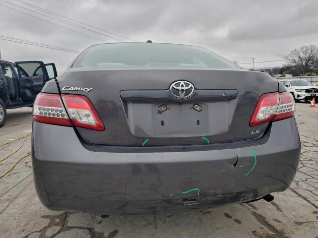 Toyota Camry Base Image 2