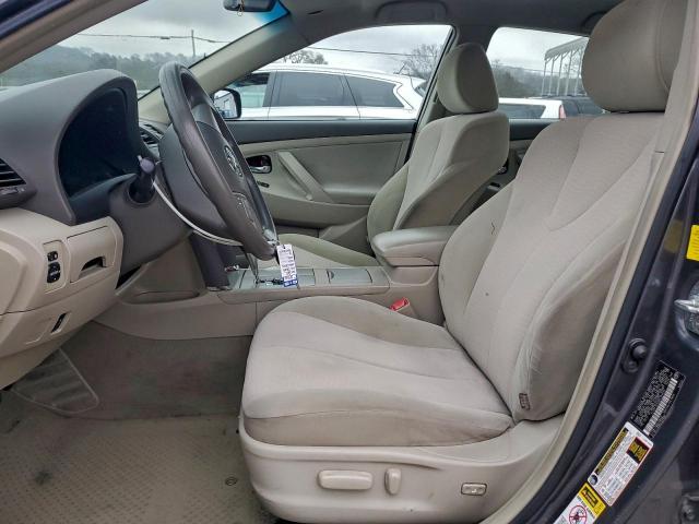 Toyota Camry Base Image 8