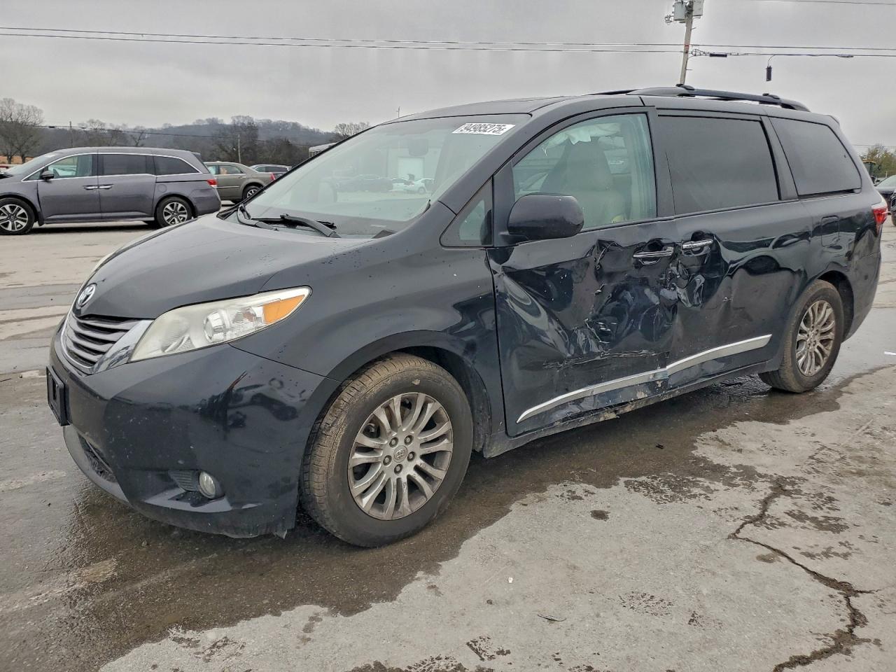 Toyota Sienna Xle Image 1