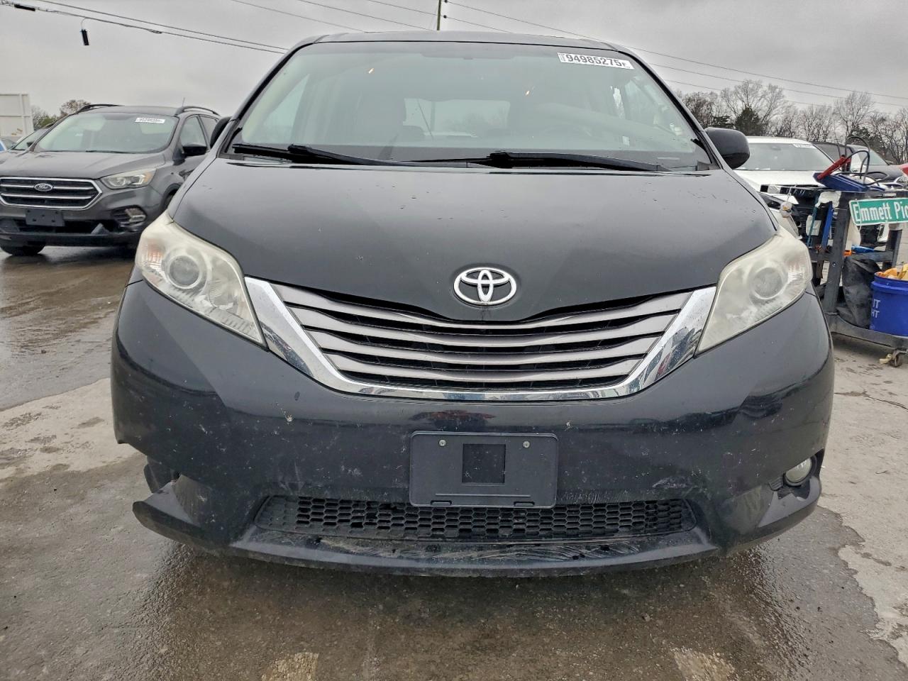Toyota Sienna Xle Image 9