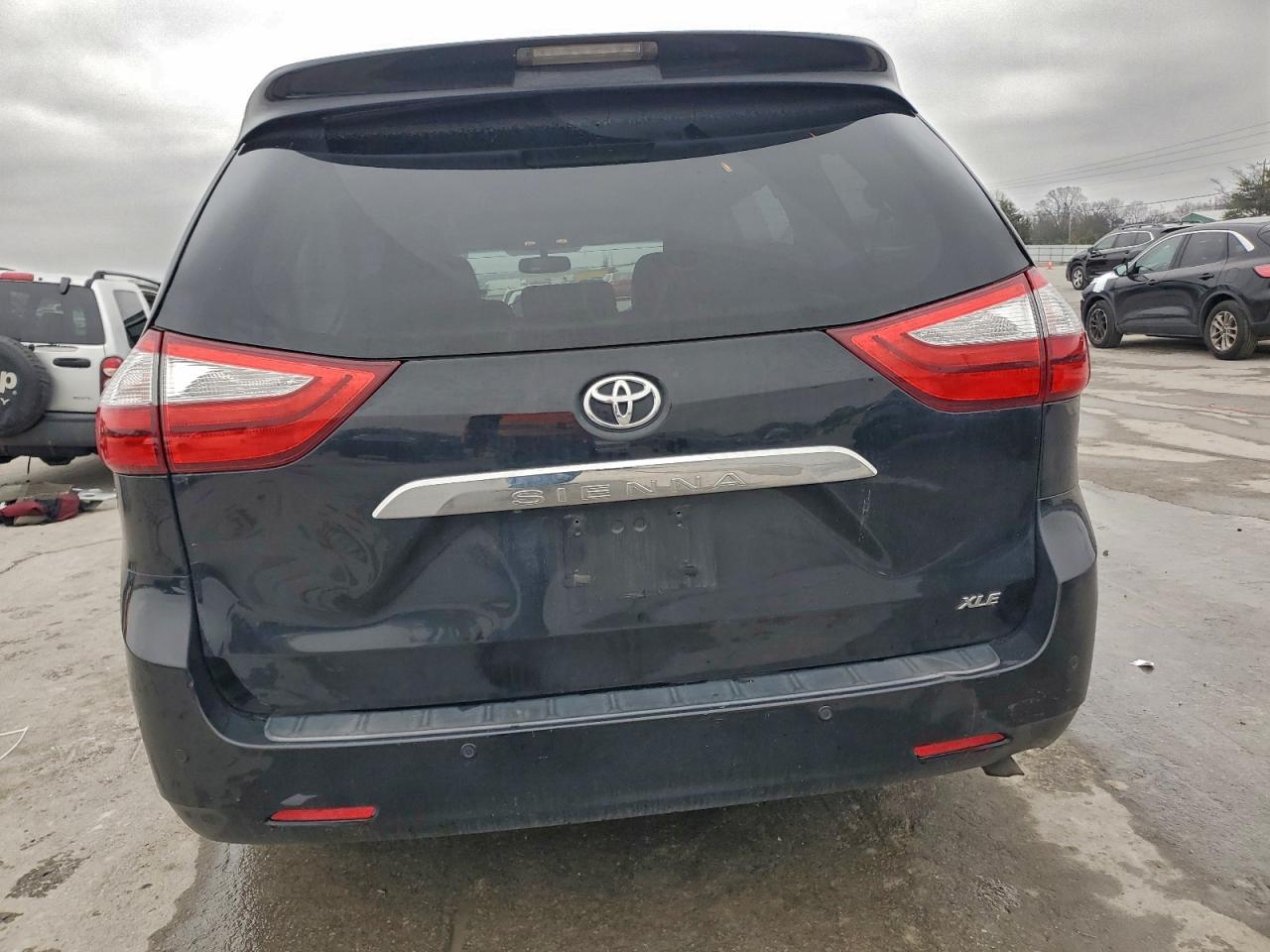 Toyota Sienna Xle Image 12