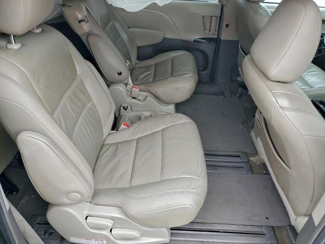 Toyota Sienna Xle Image 6