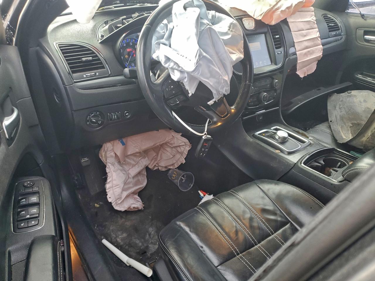 Chrysler 300 S Image 3