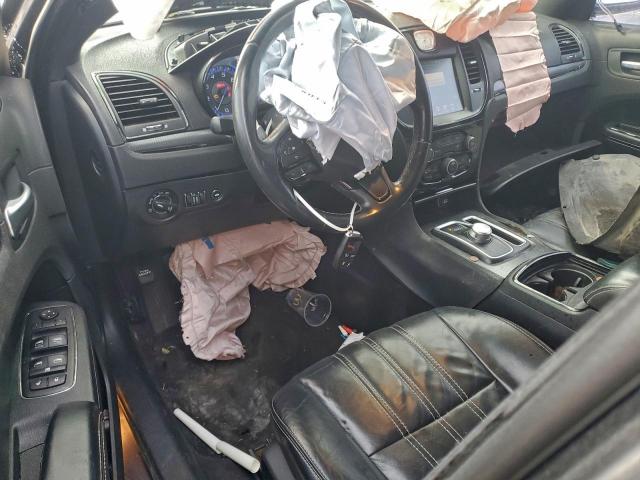 Chrysler 300 S Image 3