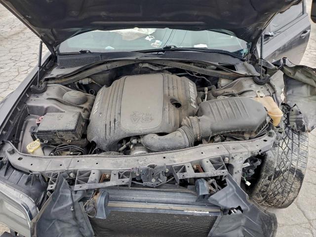 Chrysler 300 S Image 8