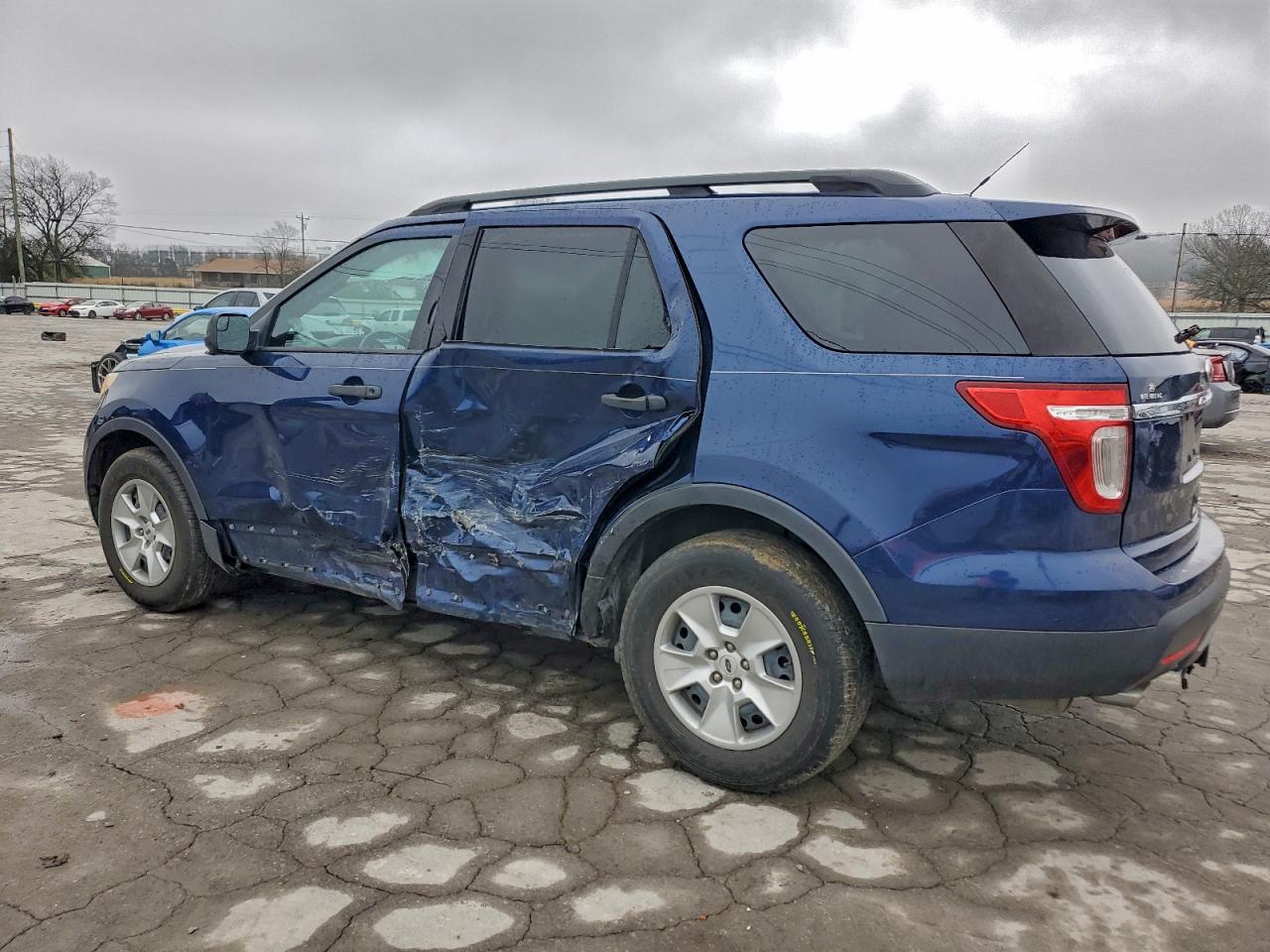 Ford Explorer Image 4