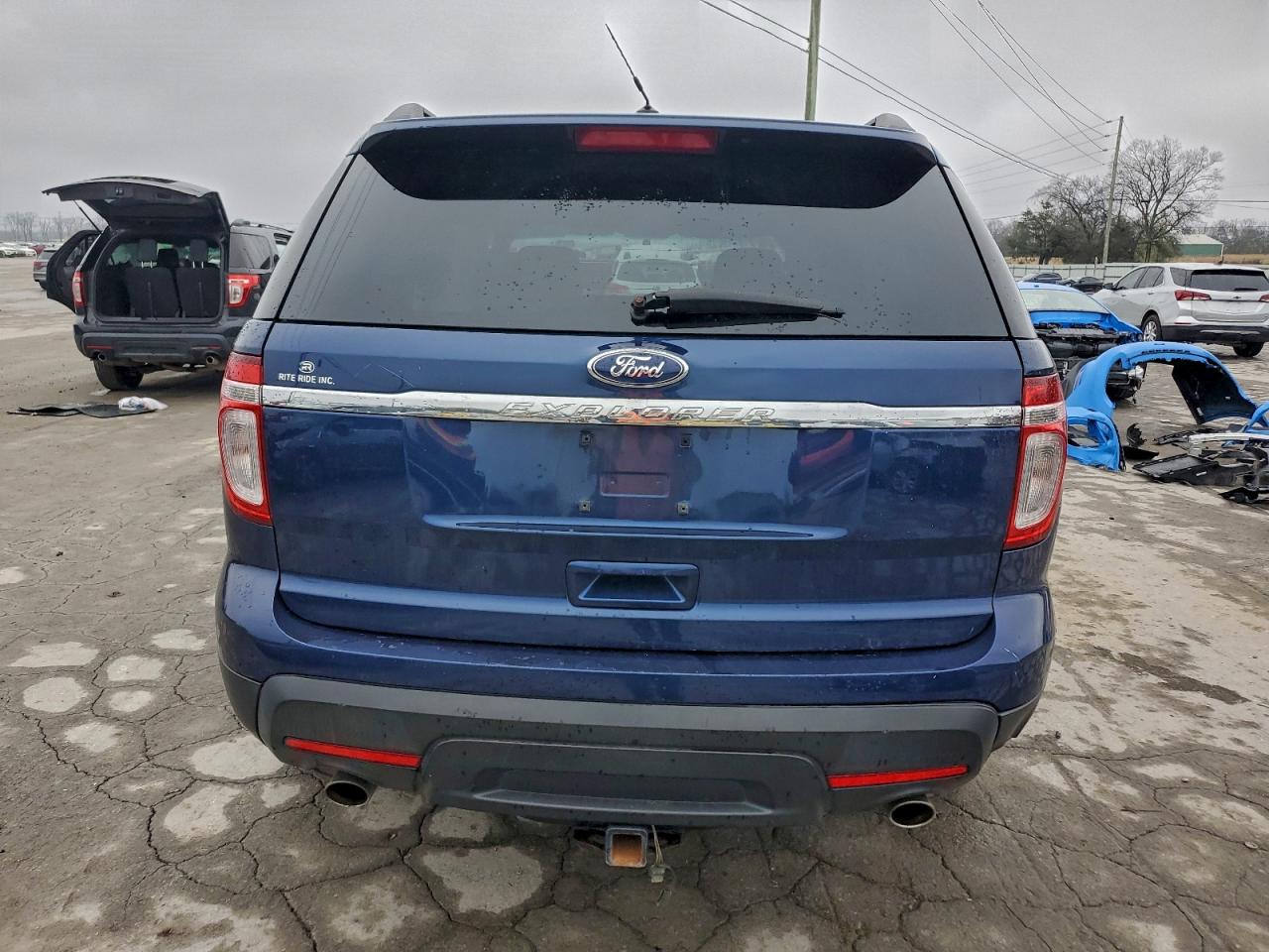 Ford Explorer Image 6