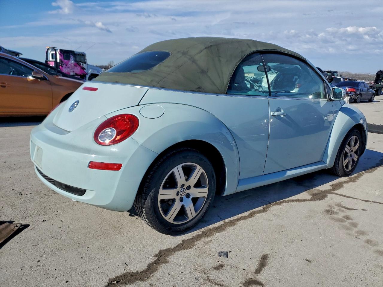 Volkswagen Beetle Convertible Option Package 1 Image 4