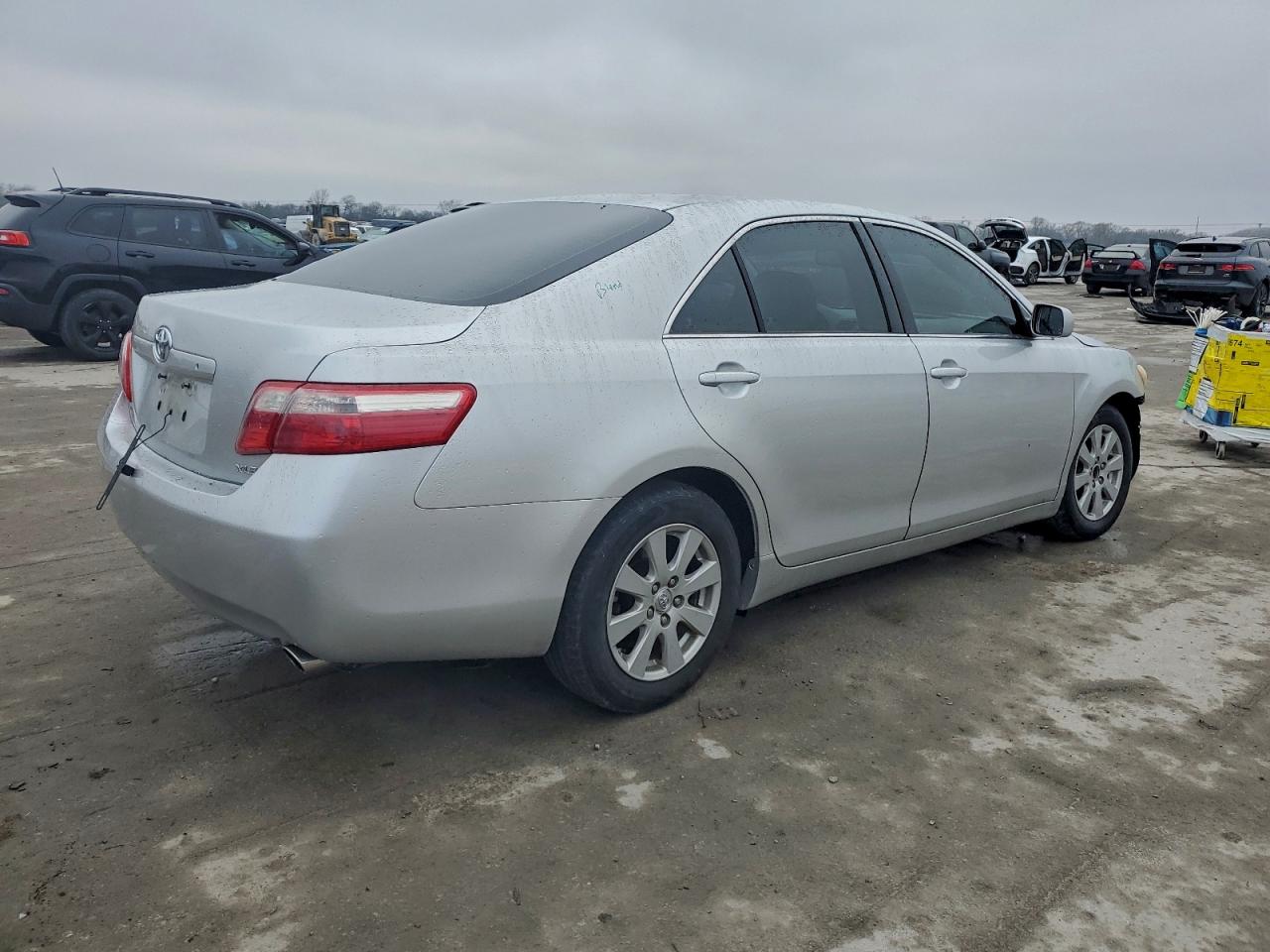 Toyota Camry Base Image 4
