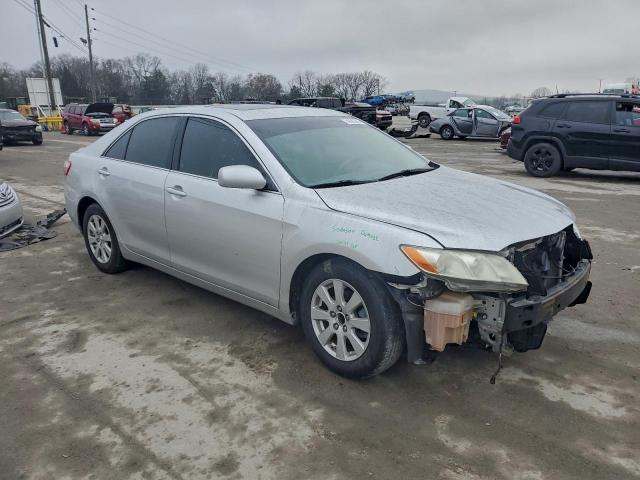 Toyota Camry Base Image 2