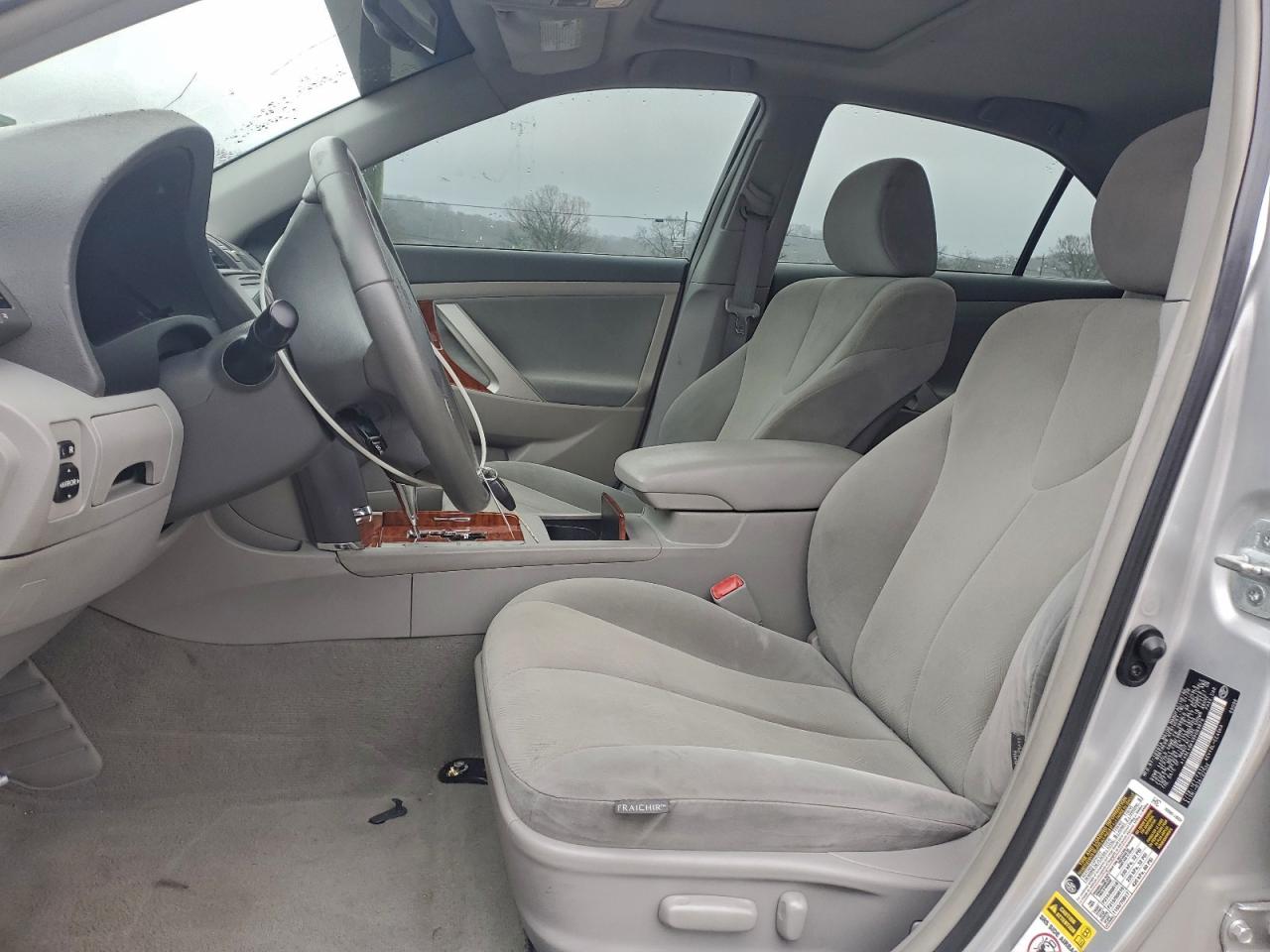 Toyota Camry Base Image 3