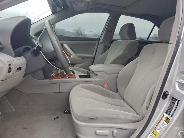 Toyota Camry Base Image 3