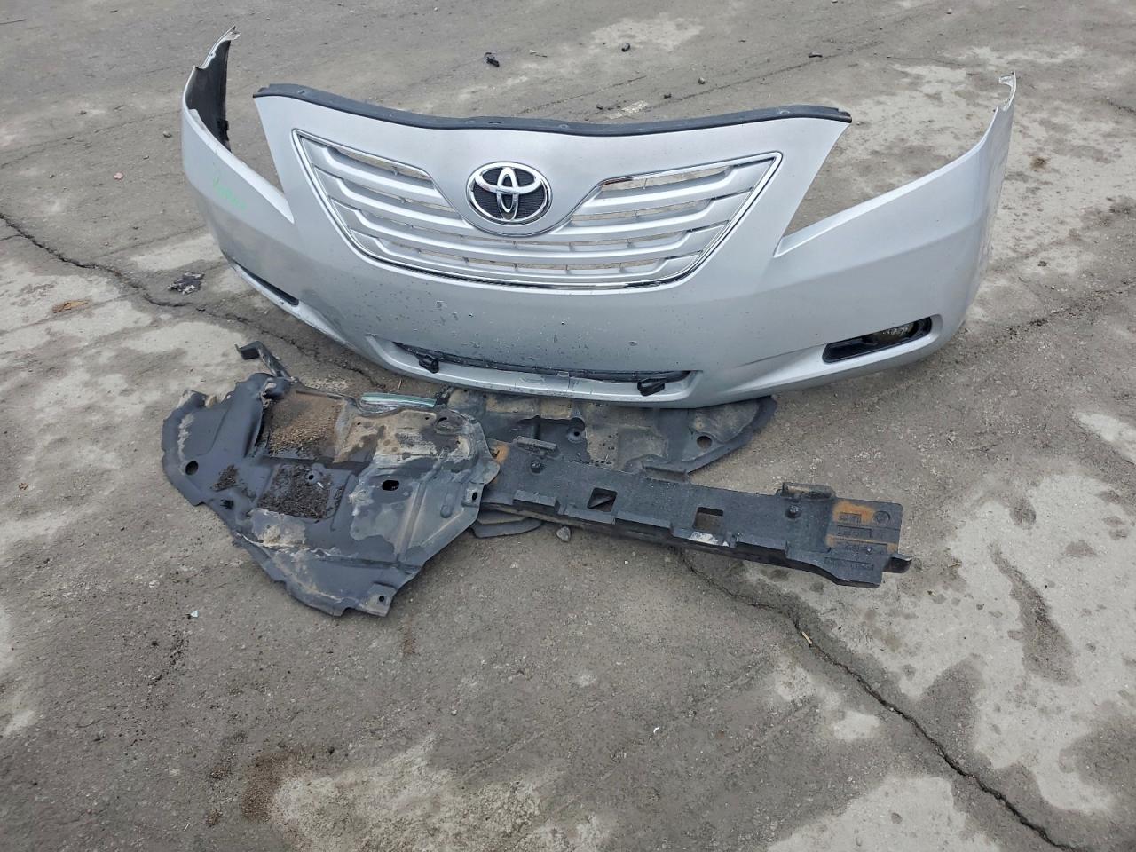 Toyota Camry Base Image 12