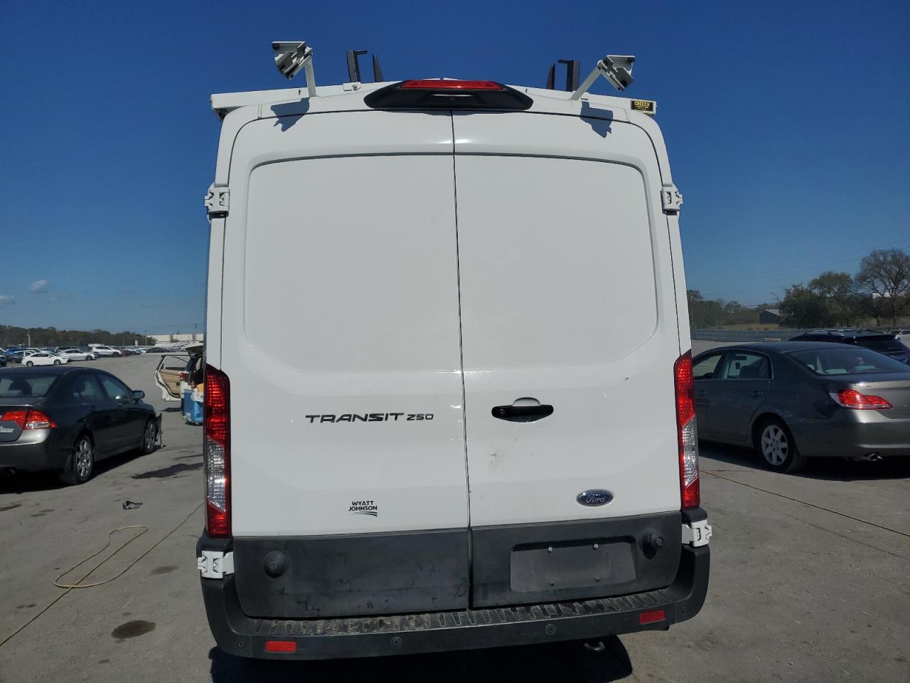 Ford Transit T-250 Image 7