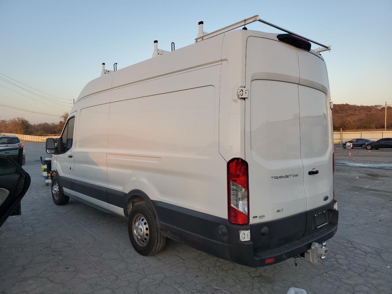 Ford Transit T-250 Image 5