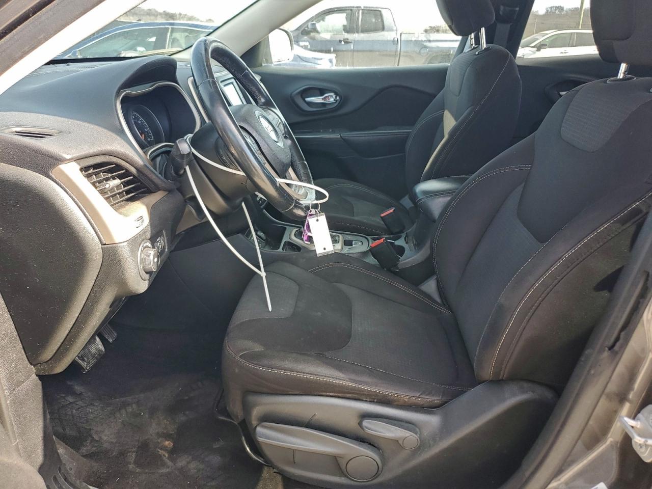 Jeep Grand Cherokee Latitude Image 11