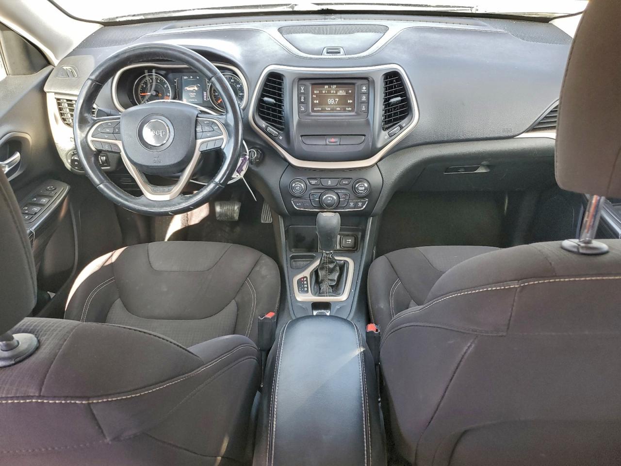 Jeep Grand Cherokee Latitude Image 8