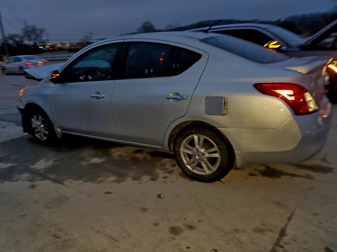 Nissan Versa S Image 11