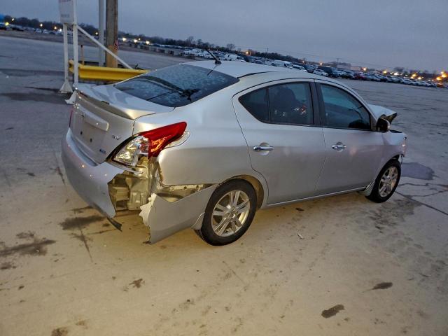 Nissan Versa S Image 2