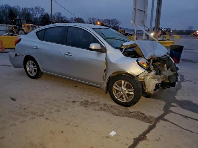 Nissan Versa S Image 8