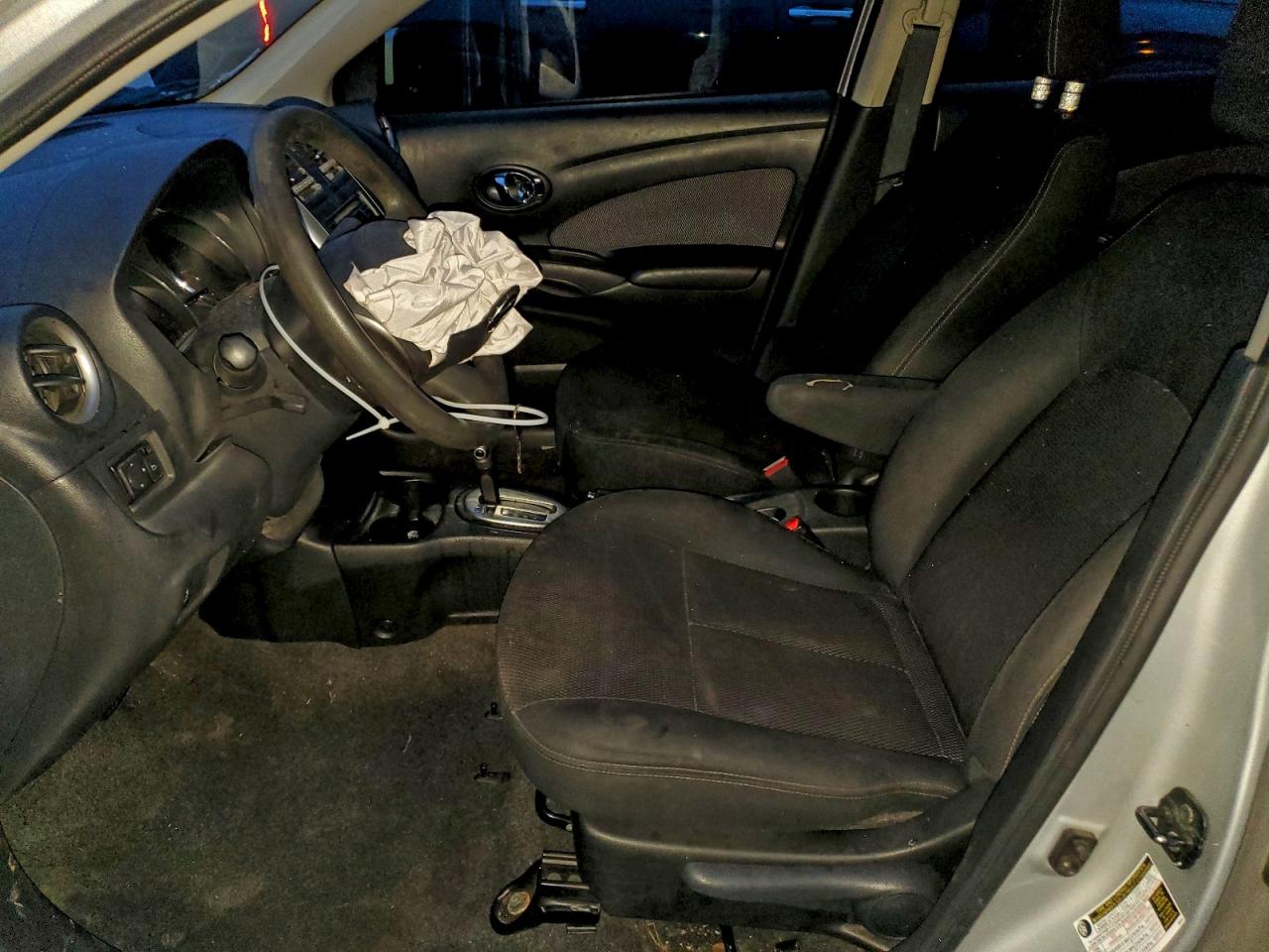 Nissan Versa S Image 10