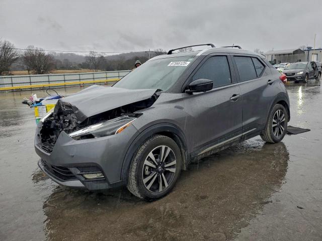  Salvage Nissan Kicks