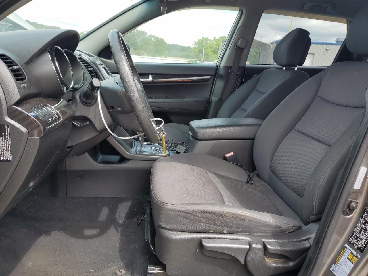 Kia Sorento Base Image 5