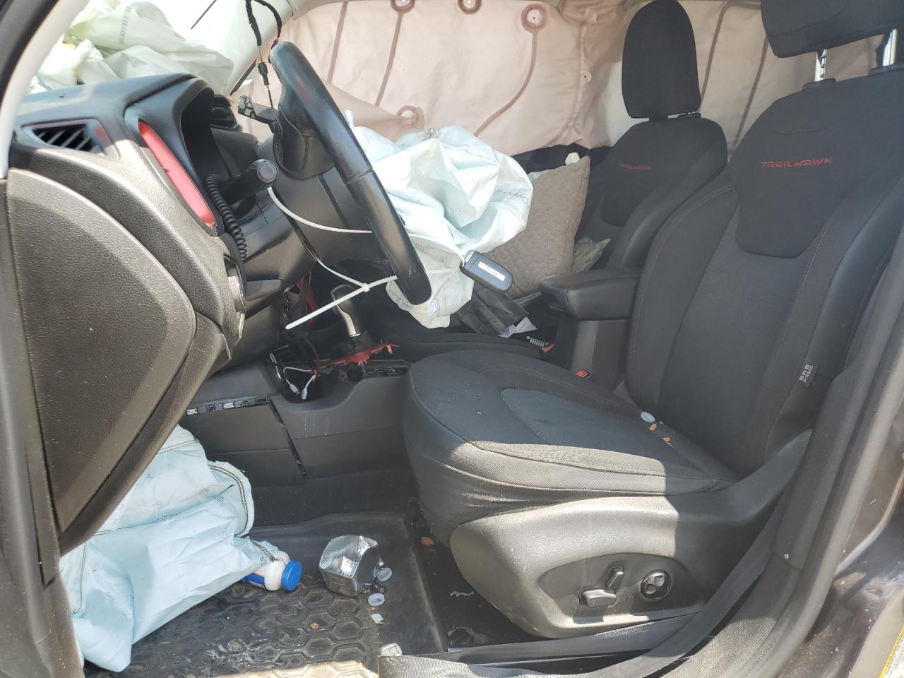 Jeep Renegade Trailhawk Image 11