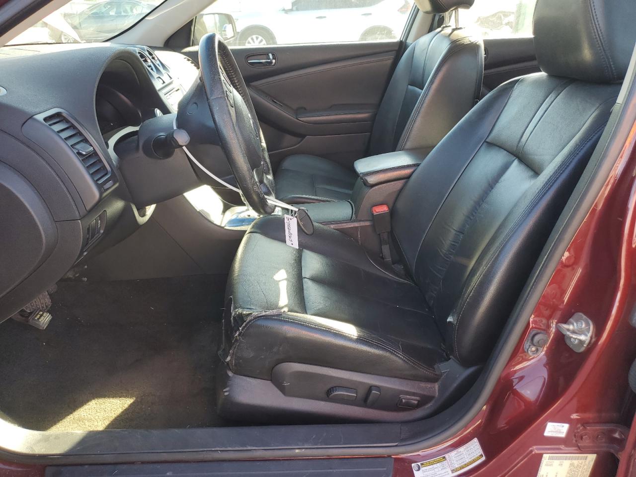 Nissan Altima Base Image 11