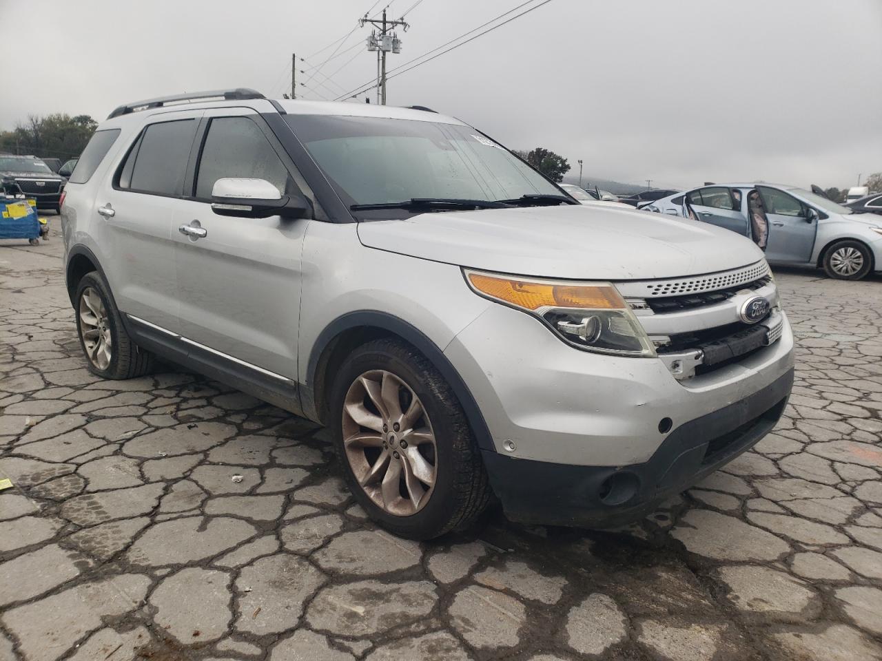 Ford Explorer Limited Image 4