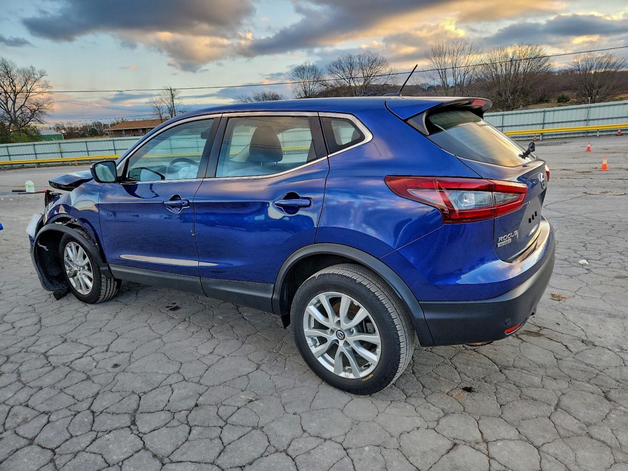 Nissan Rogue S Image 2