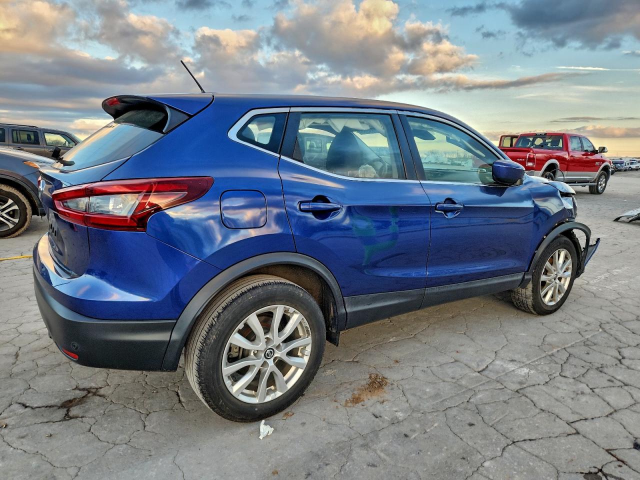 Nissan Rogue S Image 3