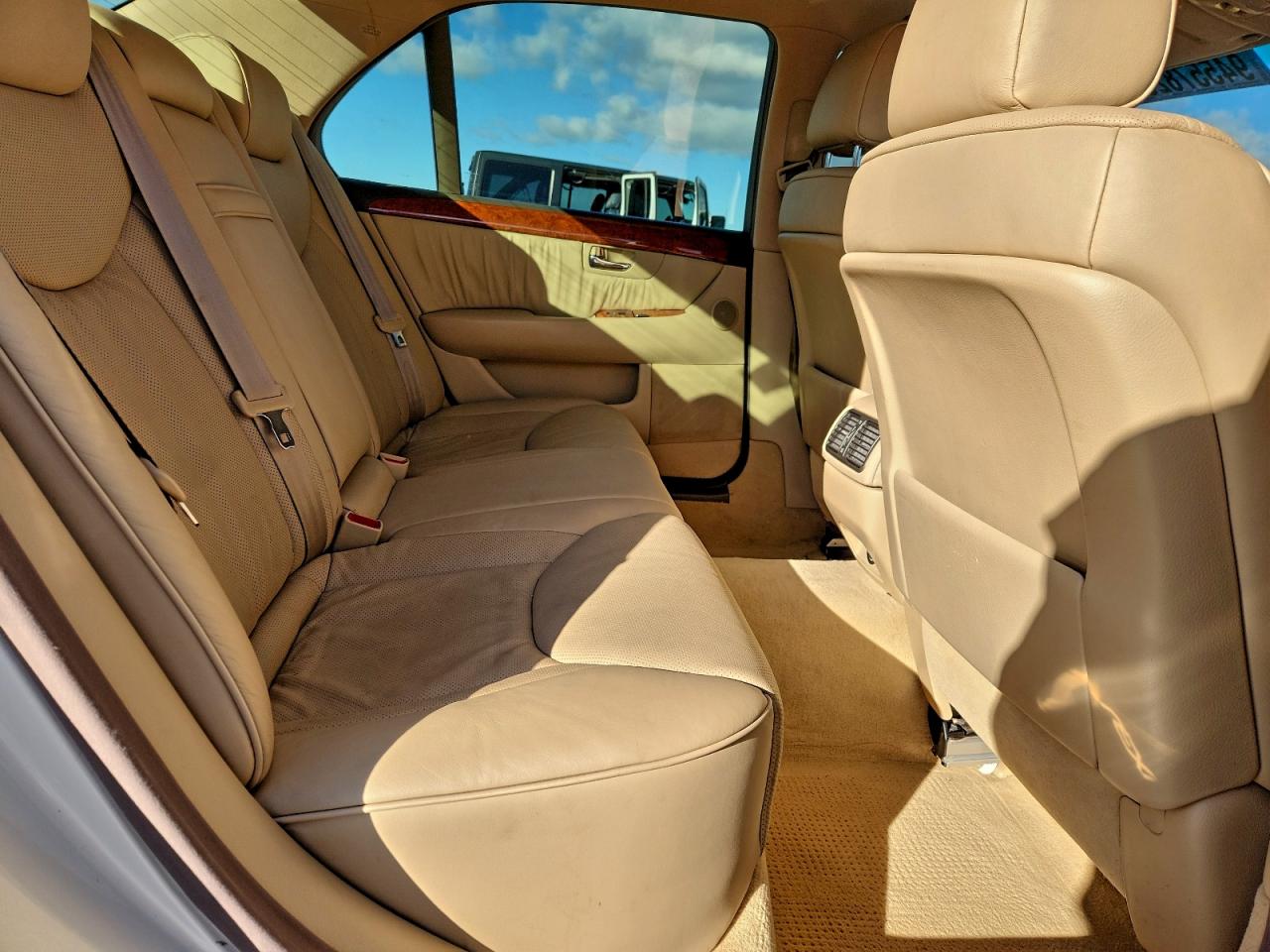 Lexus LS 430 Image 11