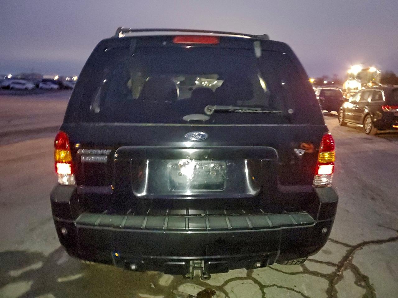 Ford Escape Limited Image 3