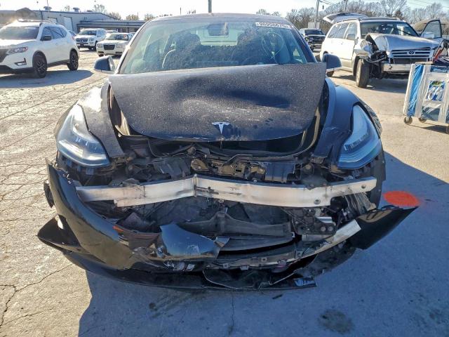 Tesla Model 3 Image 4