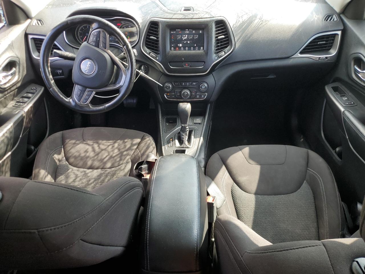 Jeep Grand Cherokee Latitude Image 7