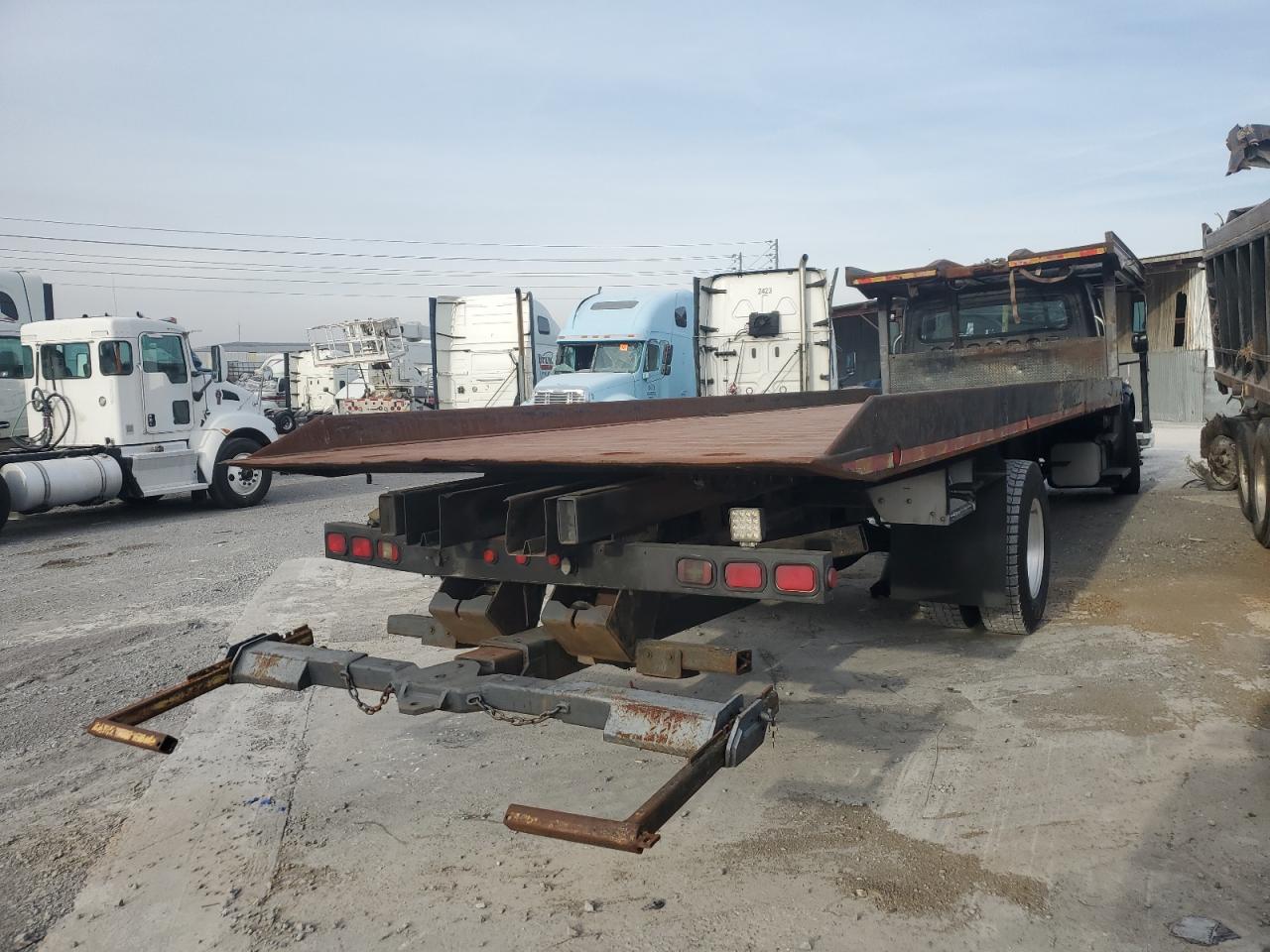 Freightliner M2 106 Medium Duty Image 3