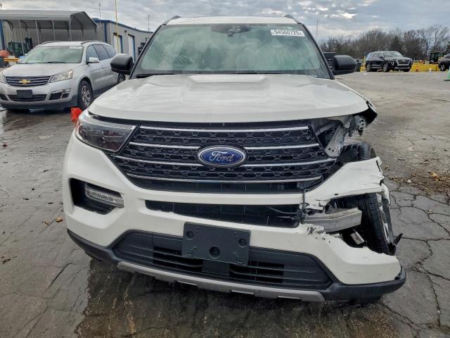 Ford Explorer Xlt Image 3