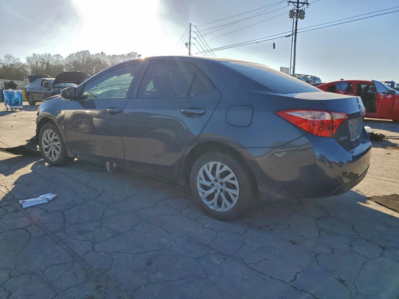 Toyota Corolla L Image 2