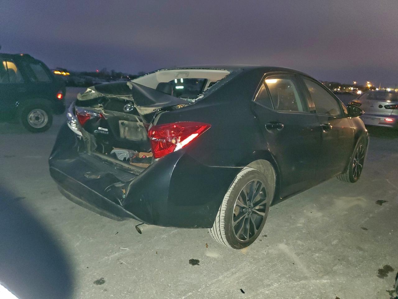 Toyota Corolla L Image 9