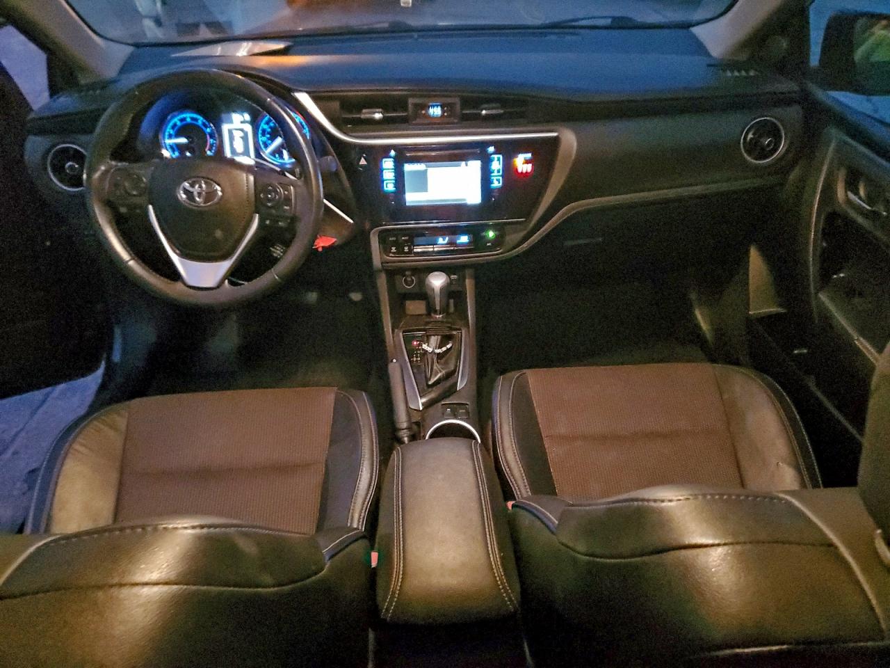 Toyota Corolla L Image 10