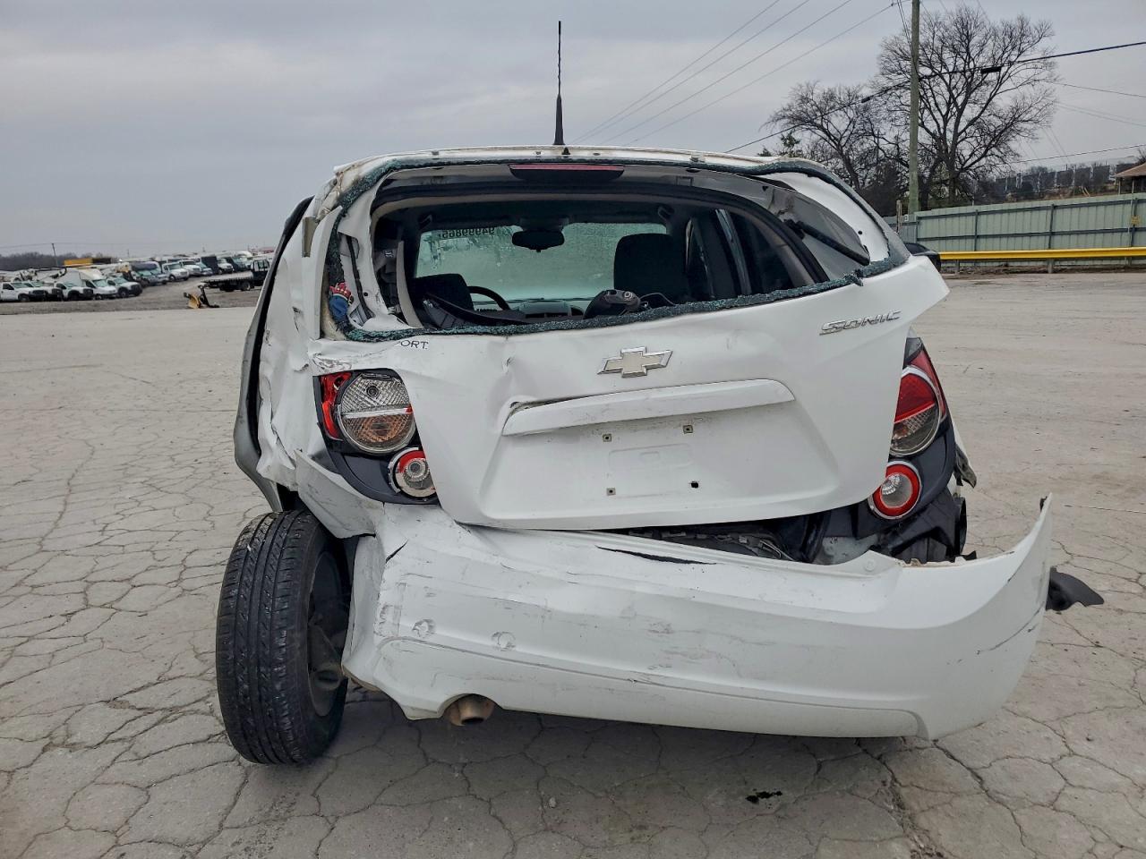 Chevrolet Sonic Ls Image 6