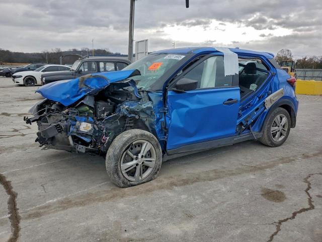 Salvage Nissan Kicks