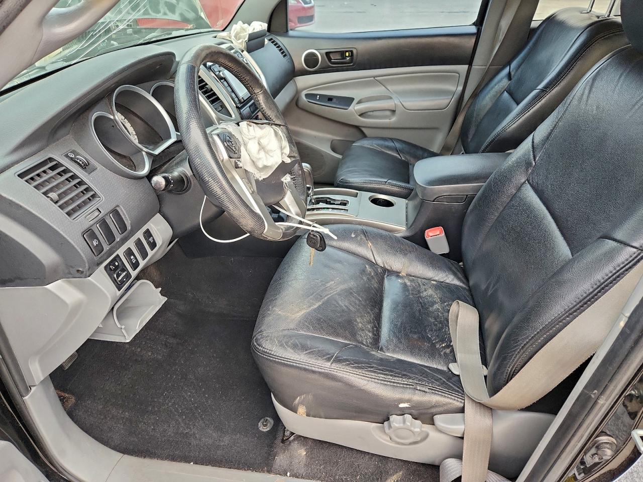 Toyota Tacoma Double Cab Image 4