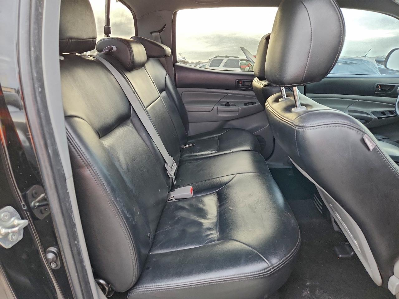 Toyota Tacoma Double Cab Image 8