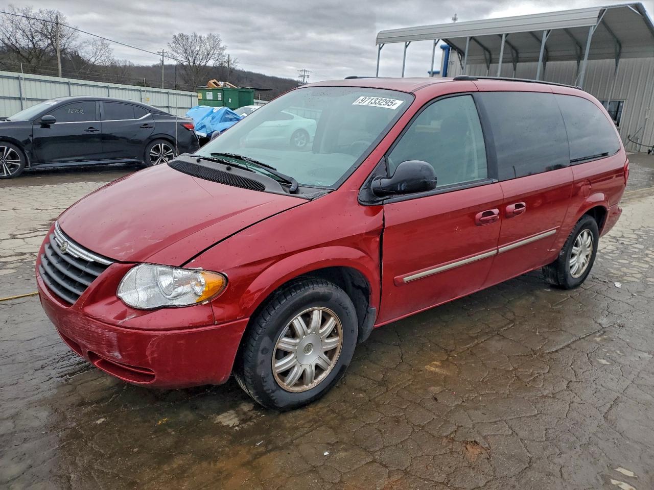 Chrysler Minivan Touring Image 1
