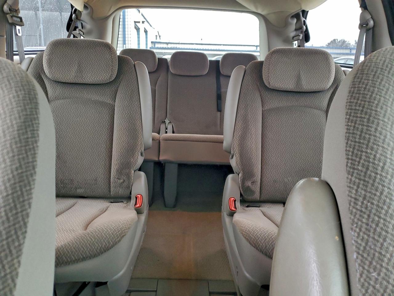 Chrysler Minivan Touring Image 8