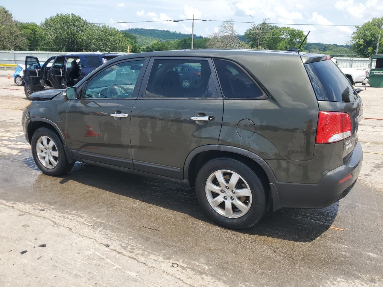 Kia Sorento Base Image 6